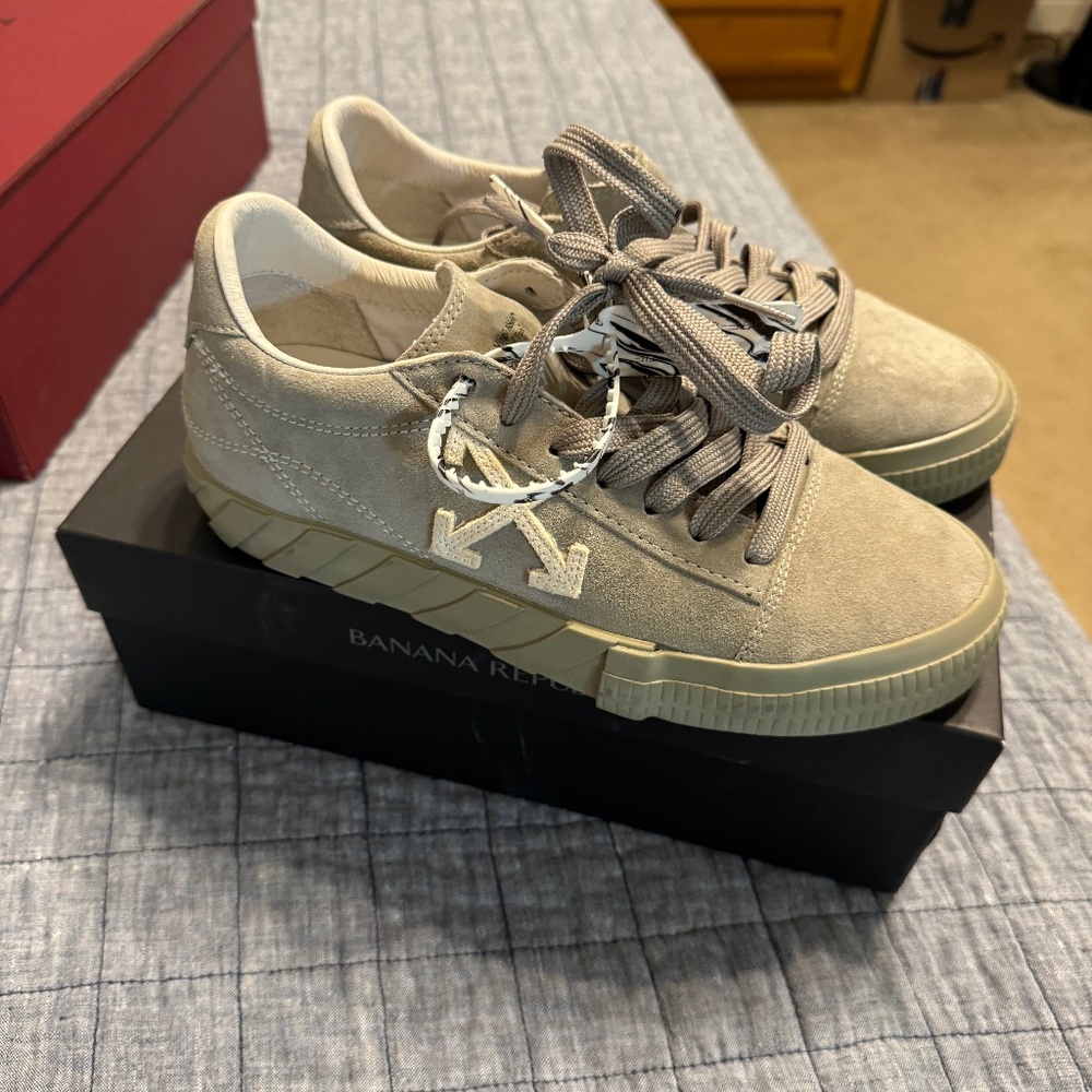 Off-White Sneaker